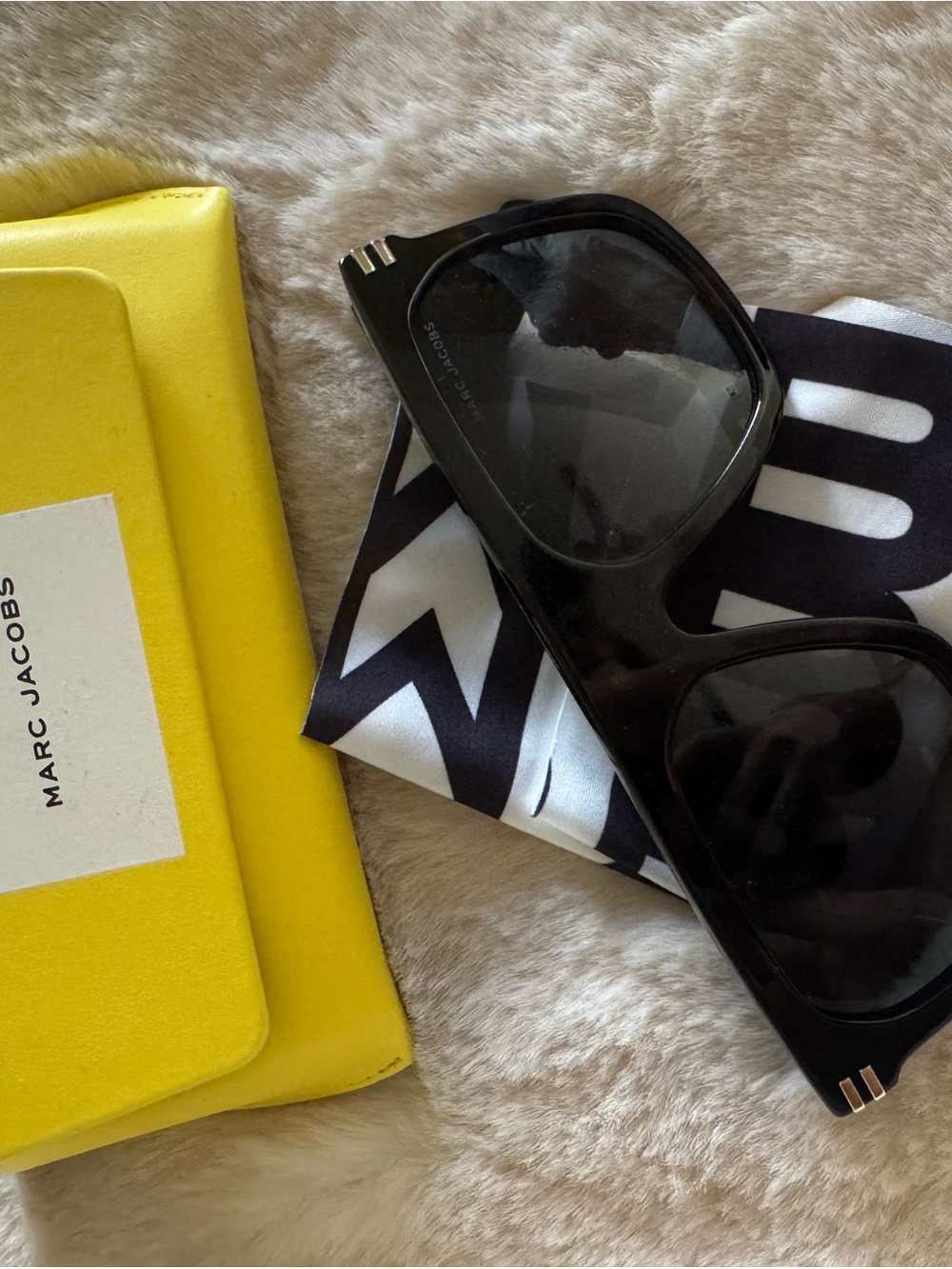 Marc Jacob’s sunglasses MJ 680/S oversized square glasses